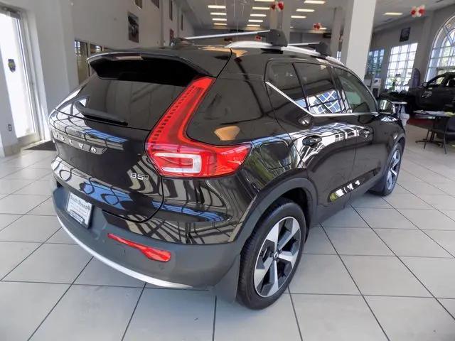 2023 Volvo XC40 B5 Plus Bright Theme