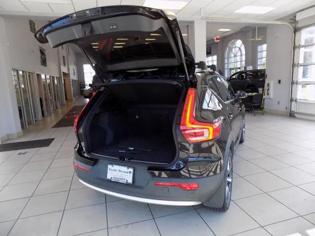 2023 Volvo XC40 B5 Plus Bright Theme