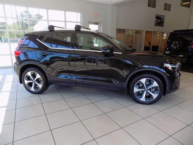 2023 Volvo XC40 B5 Plus Bright Theme