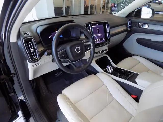 2023 Volvo XC40 B5 Plus Bright Theme