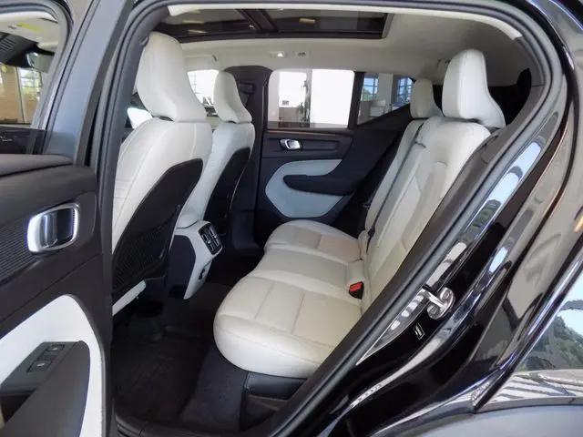 2023 Volvo XC40 B5 Plus Bright Theme
