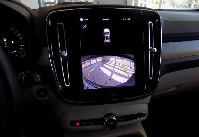 2023 Volvo XC40 B5 Plus Bright Theme