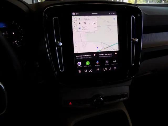2023 Volvo XC40 B5 Plus Bright Theme