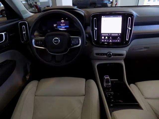 2023 Volvo XC40 B5 Plus Bright Theme