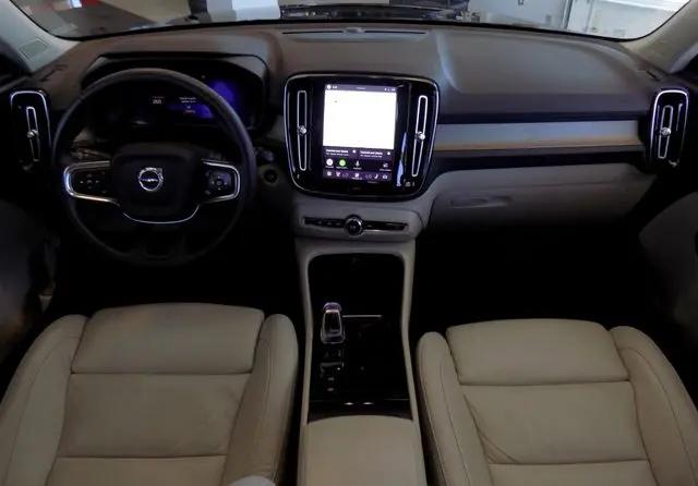 2023 Volvo XC40 B5 Plus Bright Theme