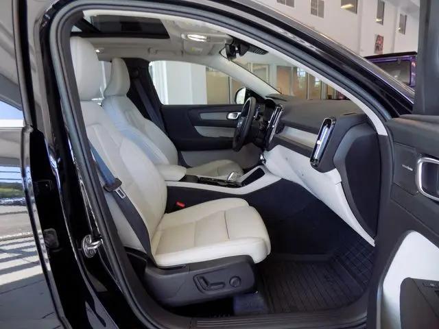 2023 Volvo XC40 B5 Plus Bright Theme