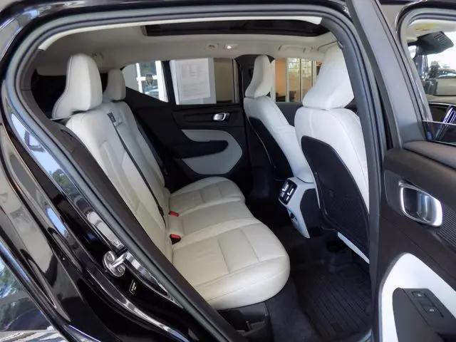 2023 Volvo XC40 B5 Plus Bright Theme