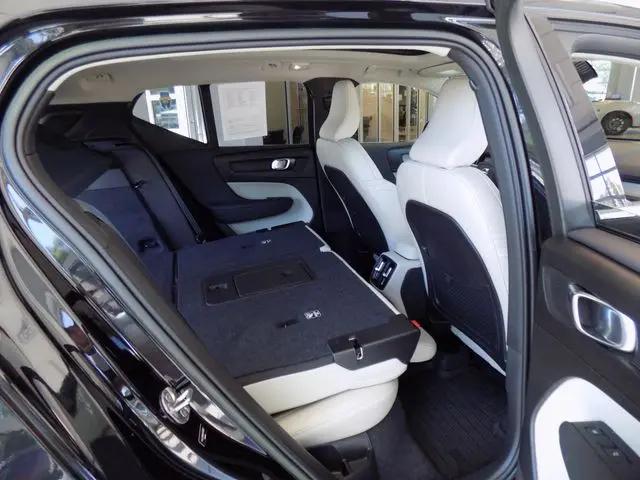 2023 Volvo XC40 B5 Plus Bright Theme