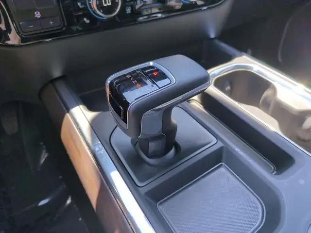 2025 GMC Sierra 1500 4WD Crew Cab Short Box SLT