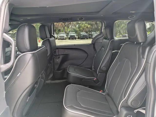 2027 Chrysler Pacifica Limited