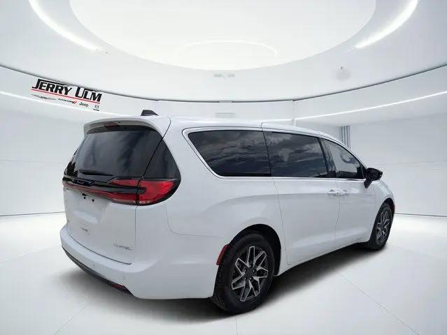 2027 Chrysler Pacifica Limited