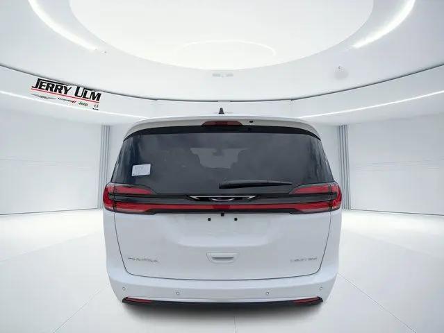 2027 Chrysler Pacifica Limited