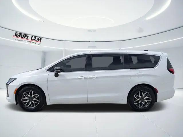 2027 Chrysler Pacifica Limited