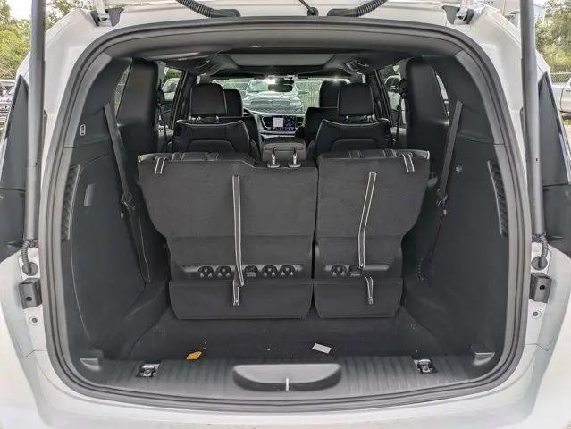 2027 Chrysler Pacifica Limited