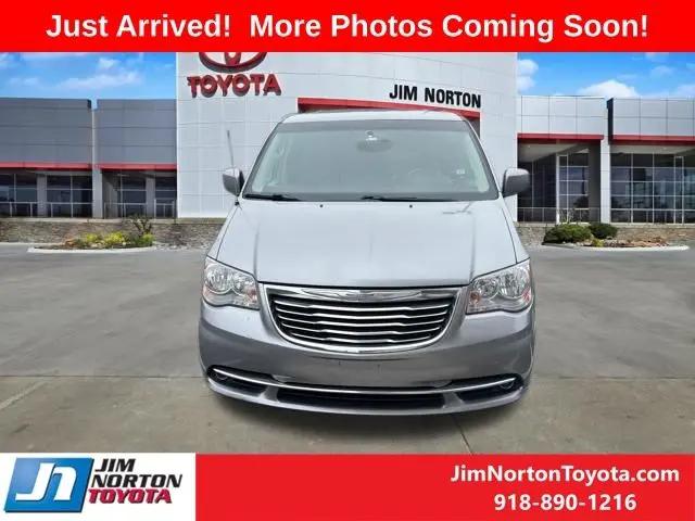 2016 Chrysler Town & Country Touring