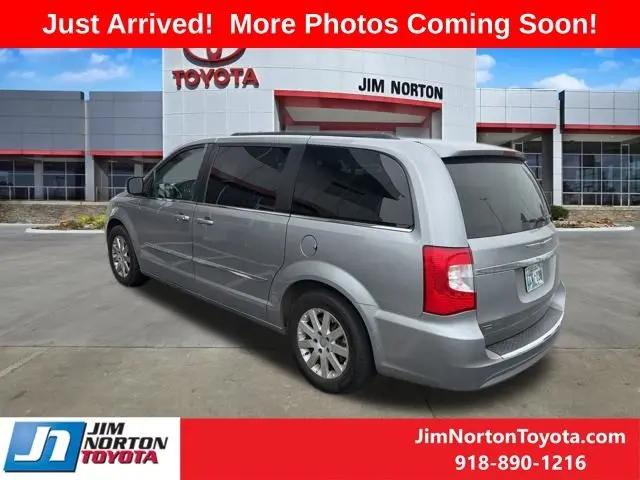 2016 Chrysler Town & Country Touring