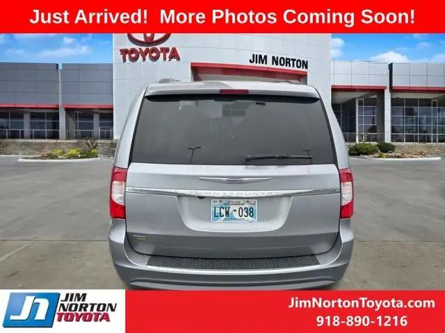 2016 Chrysler Town & Country Touring