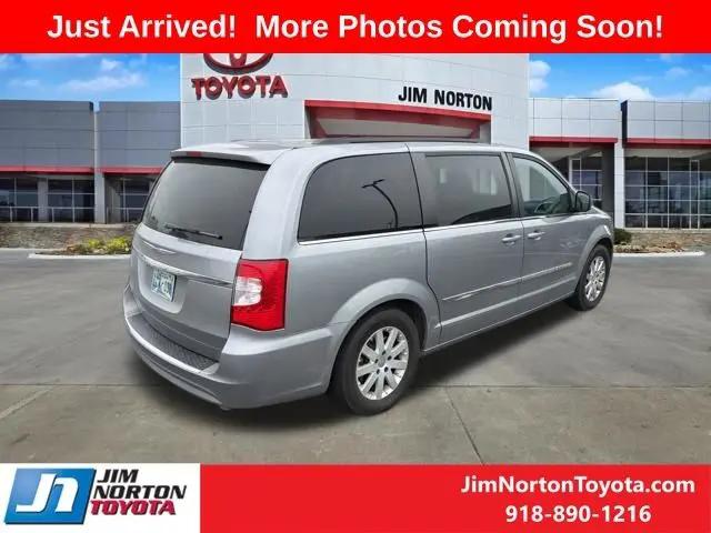 2016 Chrysler Town & Country Touring