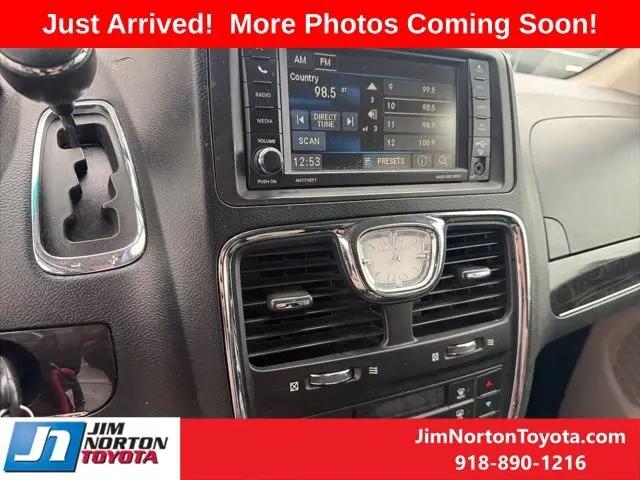 2016 Chrysler Town & Country Touring