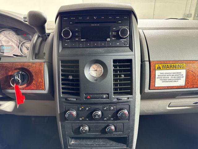 2008 Chrysler Town & Country LX