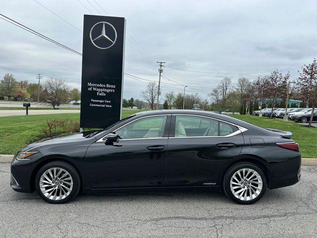 2022 Lexus ES 300h Luxury