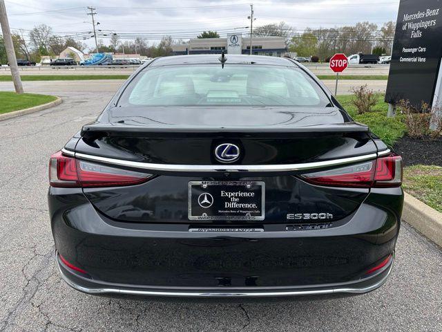 2022 Lexus ES 300h Luxury