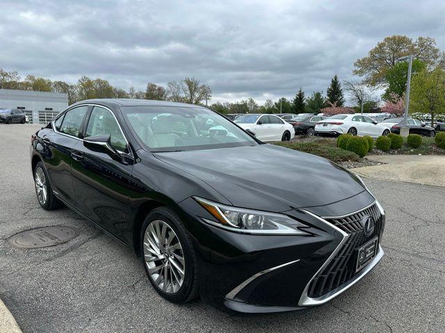 2022 Lexus ES 300h Luxury