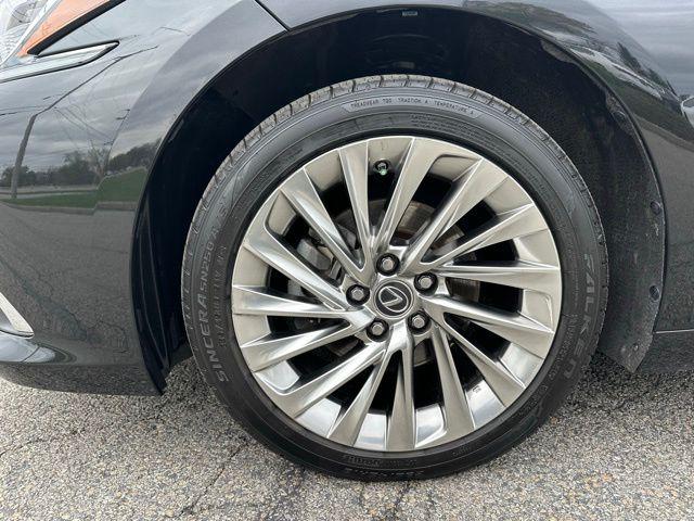 2022 Lexus ES 300h Luxury