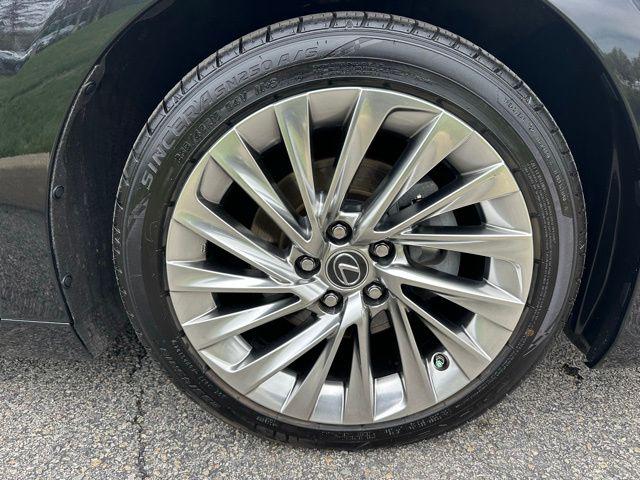 2022 Lexus ES 300h Luxury