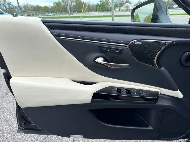 2022 Lexus ES 300h Luxury