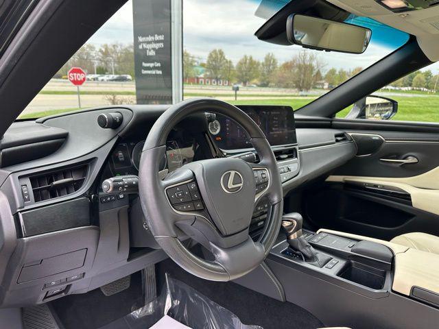 2022 Lexus ES 300h Luxury