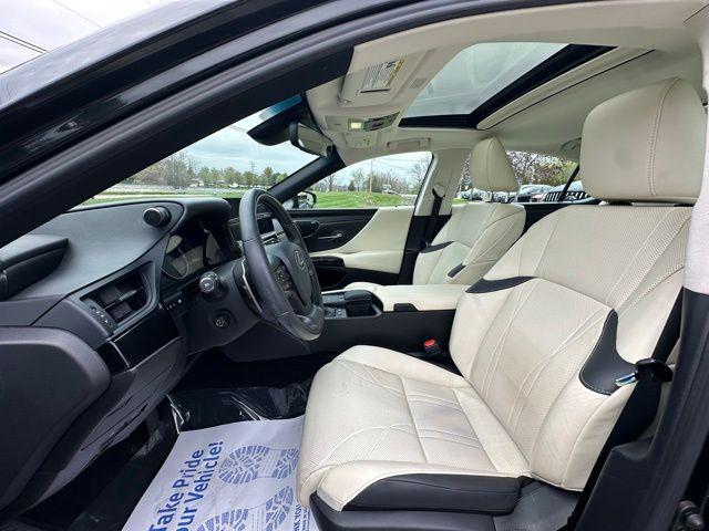2022 Lexus ES 300h Luxury