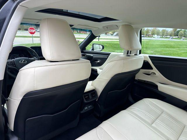 2022 Lexus ES 300h Luxury