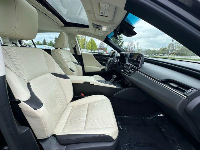 2022 Lexus ES 300h Luxury