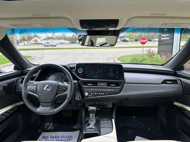 2022 Lexus ES 300h Luxury