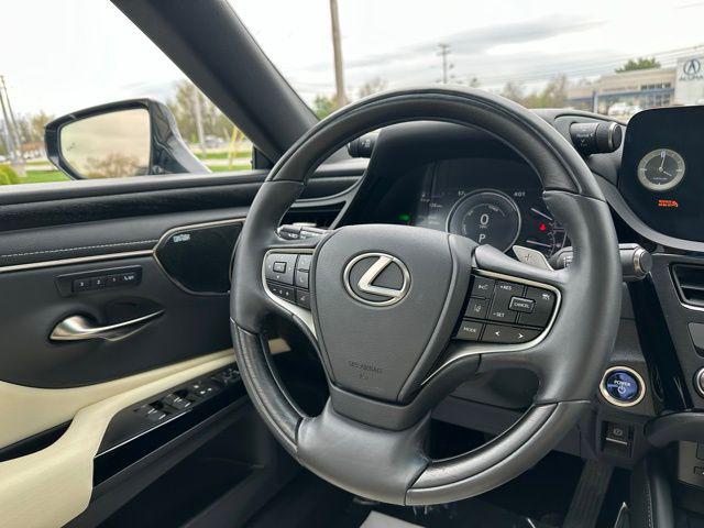 2022 Lexus ES 300h Luxury