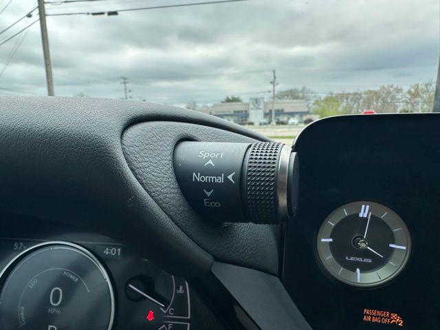 2022 Lexus ES 300h Luxury