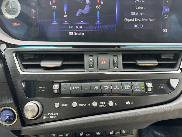 2022 Lexus ES 300h Luxury