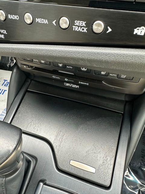 2022 Lexus ES 300h Luxury
