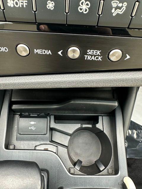 2022 Lexus ES 300h Luxury