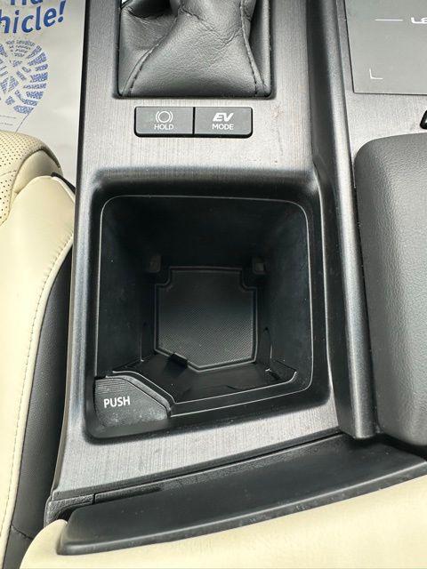 2022 Lexus ES 300h Luxury