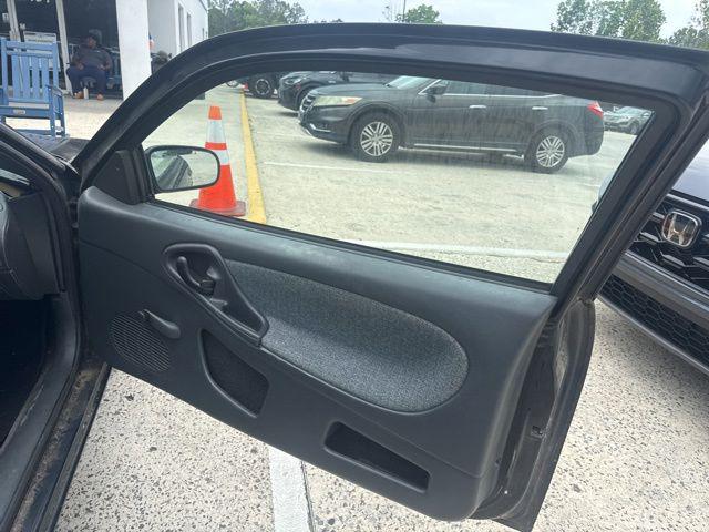 2004 Chevrolet Cavalier Base