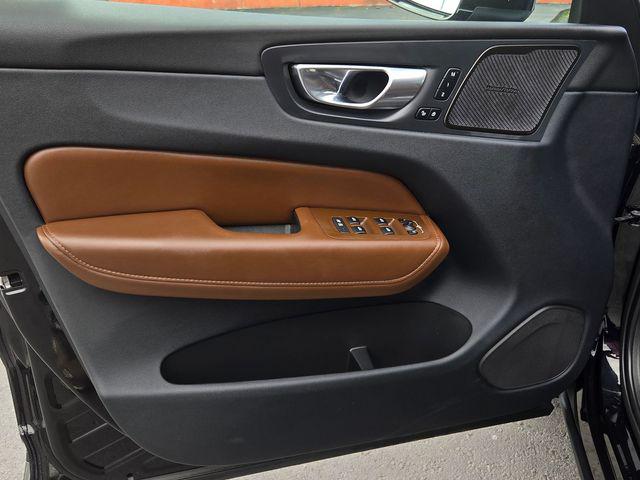 2023 Volvo XC60 Recharge T8 Plus Bright Theme