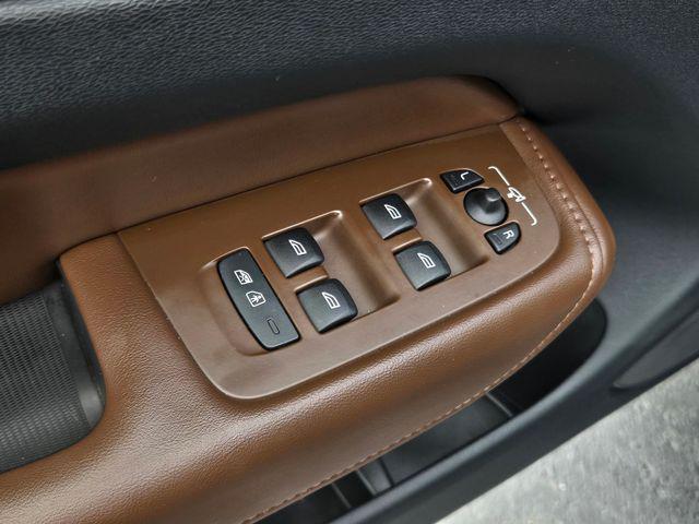 2023 Volvo XC60 Recharge T8 Plus Bright Theme