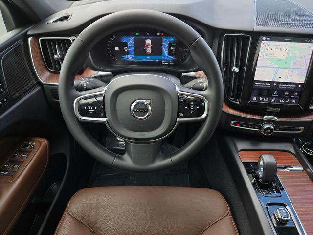 2023 Volvo XC60 Recharge T8 Plus Bright Theme