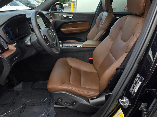 2023 Volvo XC60 Recharge T8 Plus Bright Theme