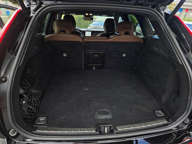 2023 Volvo XC60 Recharge T8 Plus Bright Theme