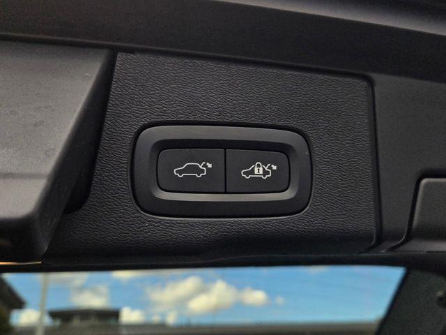 2023 Volvo XC60 Recharge T8 Plus Bright Theme