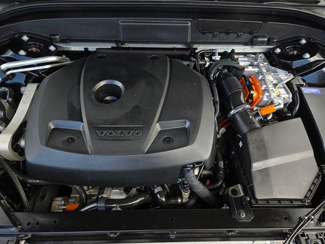 2023 Volvo XC60 Recharge T8 Plus Bright Theme