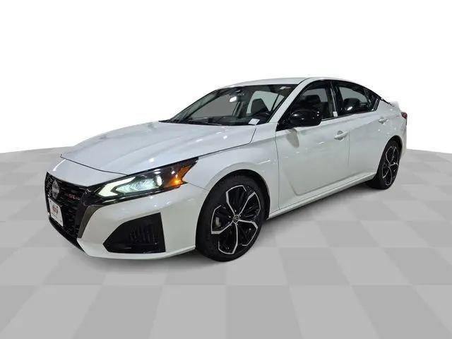 2024 Nissan Altima SR FWD for sale in Clive, IA